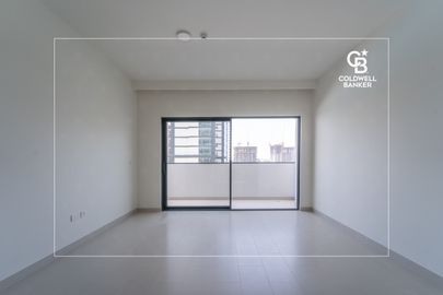 Park And Pool View | Spacious Layout | Vacant - Interior view