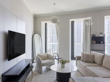 Fully Furnished | Luxury Living | Pool View - Interior view