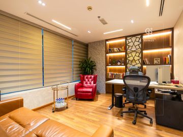 Furnished and Partitioned Office for Rent in Onyx - Interior view