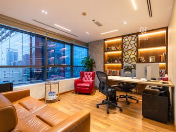 Furnished and Partitioned Office for Rent in Onyx - Interior view