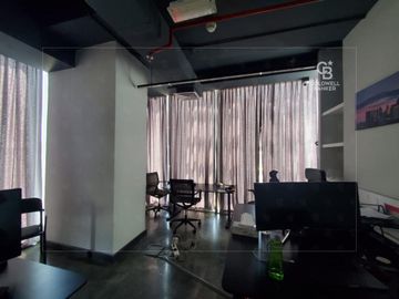 Price Discounted | Fitted Large Vacant Office - Interior view