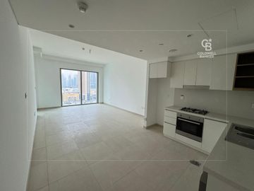 Premium 2BR Apartment| Luxury Tower| Iconic Views - Interior view