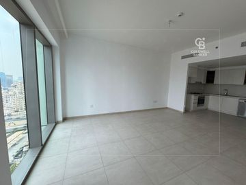 Premium 2BR Apartment| Luxury Tower| Iconic Views - Interior view