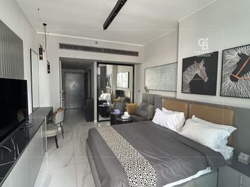 Skyline Views | Furnished | Minutes to Downtown - Interior view