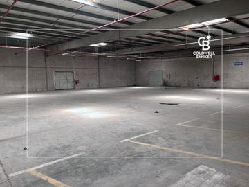 INDEPENDENT WAREHOUSE | AUTO | GARAGE | STORE - Interior view