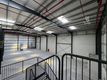Brand new | 11M clear height | Built mezzanine - Interior view