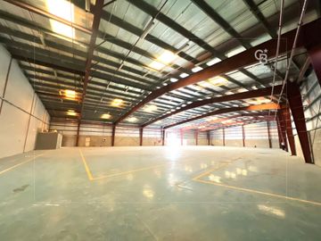 Ideal for logistics |150 KW| With loading  Doc - Interior view