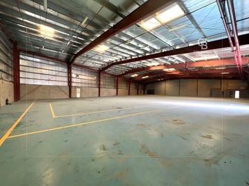 Ideal for logistics |150 KW| With loading  Doc - Interior view