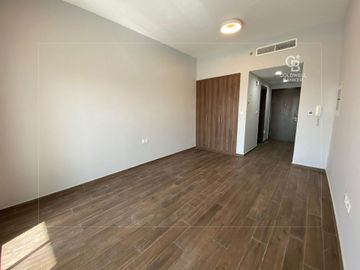 SPACIOUS STUDIO | VACANT | FAMILY BUILDING - Interior view