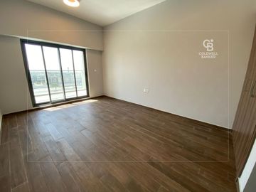 SPACIOUS STUDIO | VACANT | FAMILY BUILDING - Interior view