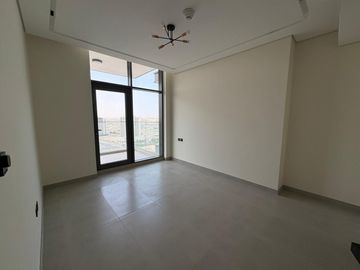 Next To Metro | High Floor | Vacant | Vastu - Interior view