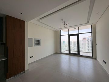 Next To Metro | High Floor | Vacant | Vastu - Interior view
