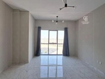 Vacant | Multiple Options | Pool, Gym and Park - Interior view