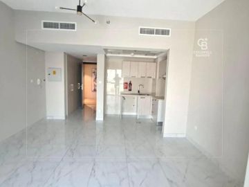 Vacant | Multiple Options | Pool, Gym and Park - Interior view