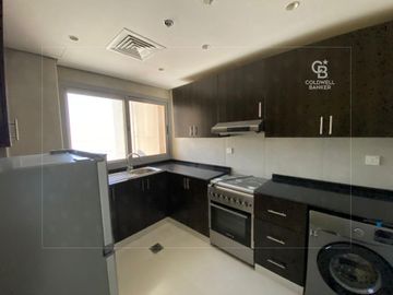 Spacious 1BR | Vacant | Closed Kitchen - Interior view
