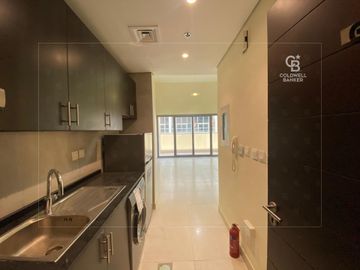 Vacant | Spacious Studio I 8% ROI - Interior view
