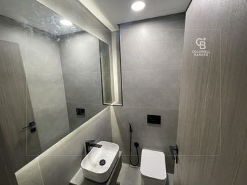 Immediate ROI | Investor Opportunity | Rented Unit - Interior view