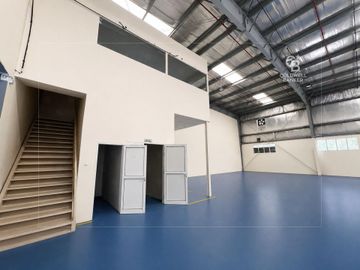 With fitted office | Mezzanine | 30 KW - Interior view