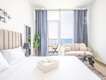 Marina Skyline View | High Floor | Bright studio - Interior view