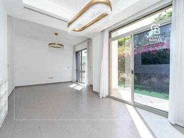 Reem Community | End Unit | Single Row - Interior view