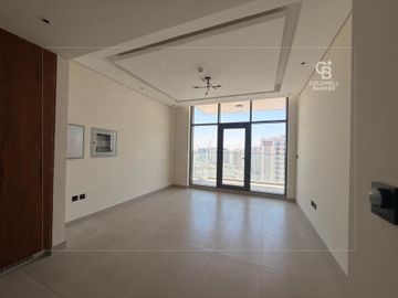 Next To Metro | High Floor | Vacant | Vastu - Interior view