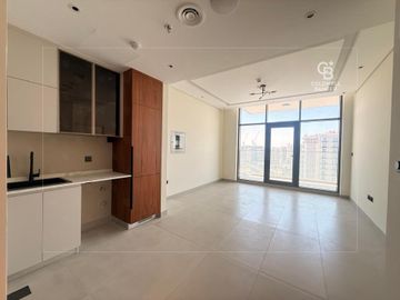 Next To Metro | High Floor | Vacant | Vastu - Interior view