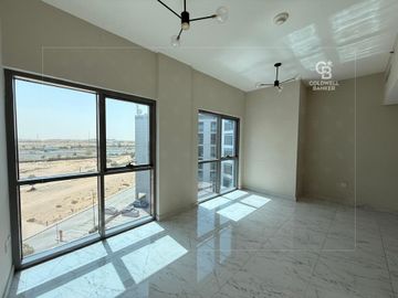Vacant | Multiple Options | Pool, Gym and Park - Interior view