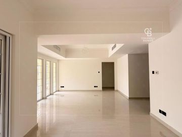 Upgraded | Lush Garden | Bright Apartment - Interior view