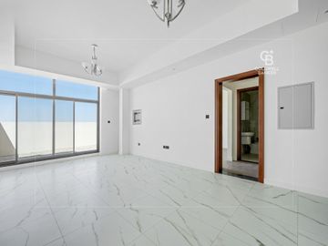 Bright | Spacious | With Maid's Room - Interior view