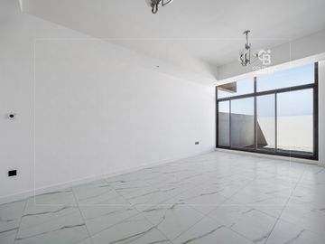 Bright | Spacious | With Maid's Room - Interior view