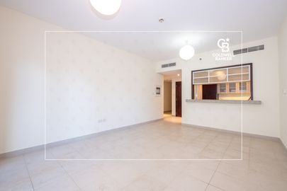Spacious | Prime Location | High Floor - Interior view