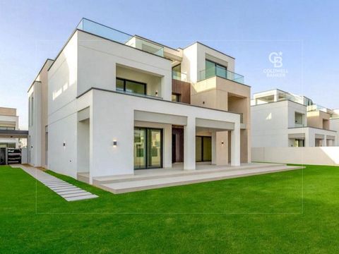 Single row | Prime location | Huge plot - Dubai property