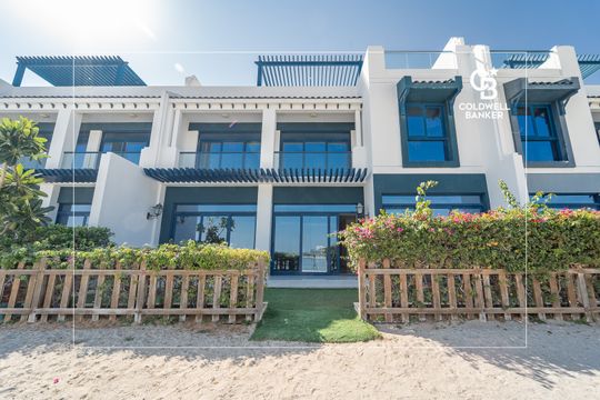Beachfront | Vacant | Prime Location - Dubai property