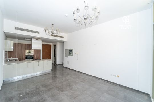 Vacant | On Metro Line | Spacious - Dubai property