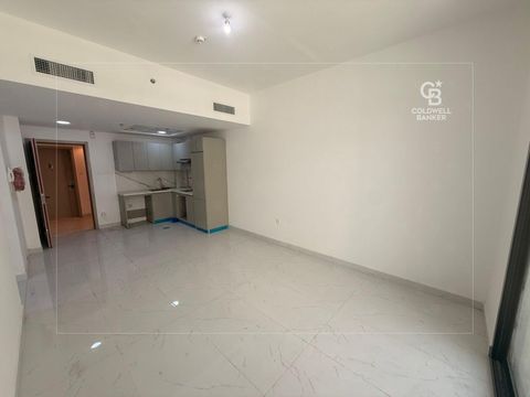 Vacant-Pool View | Vastu Apartment with Maids Room - Dubai property