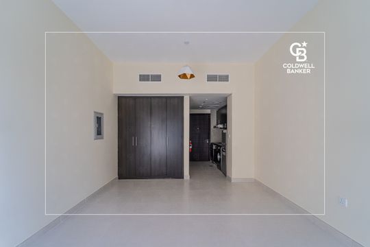 Vacant | Semi Furnished | With Balcony - Dubai property