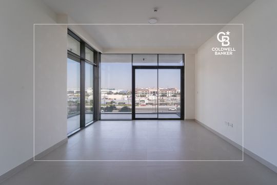 Bright | Spacious Layout | Vacant - Dubai property