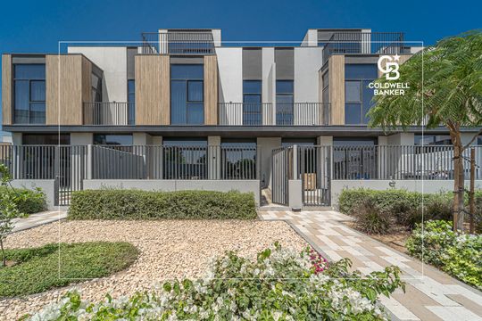 Single Row | Facing Park | Spacious G+2 - Dubai property