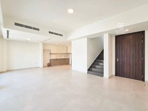 Spacious 3BR | Near Amenities | Single Row - Dubai property