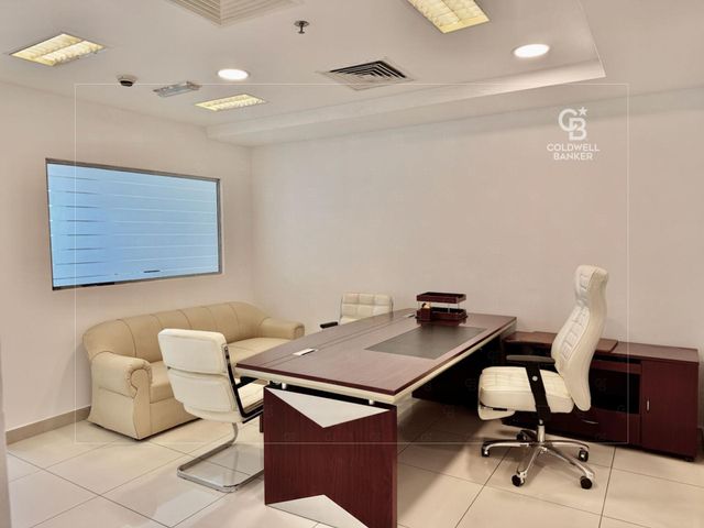 2 Partitions, Panoramic View, Natural Light