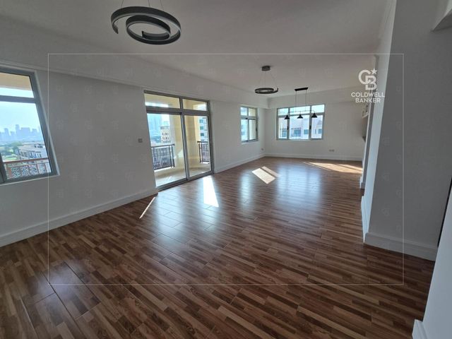 Elegant Waterfront Living | Turia