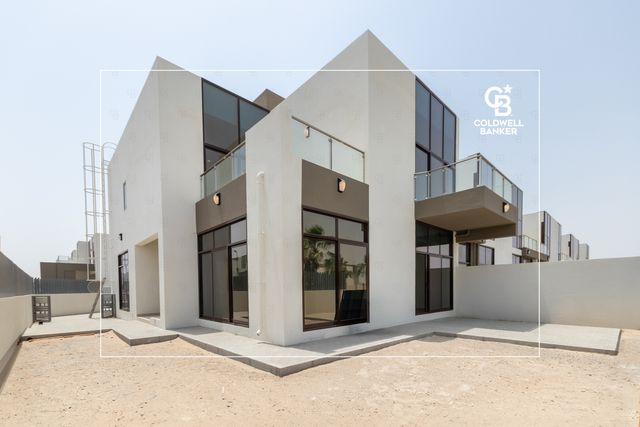 Corner Villa | Large Plot | Close to Exit